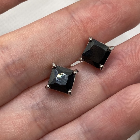 Vintage 18k White Gold Plated Onyx Square Earrings - Picture 4 of 7